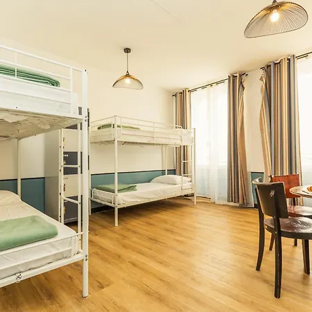 Young And Happy Latin Quarter By Hiphophostels * Parijs