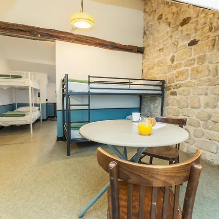 Auberge de jeunesse Young And Happy Latin Quarter By Hiphophostels *