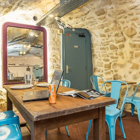 Young And Happy Latin Quarter By Hiphophostels Auberge de jeunesse