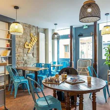 Young And Happy Latin Quarter By Hiphophostels Auberge de jeunesse