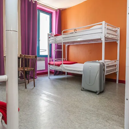 Young And Happy Latin Quarter By Hiphophostels * Paris