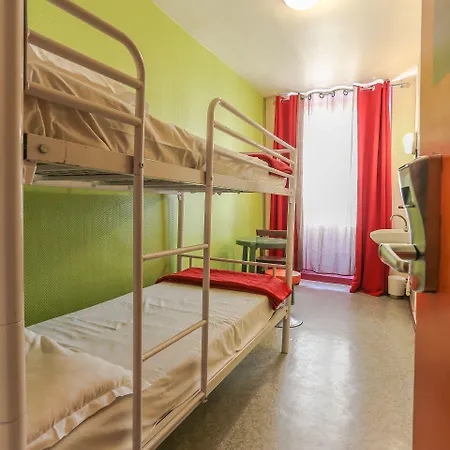 Young And Happy Latin Quarter By Hiphophostels