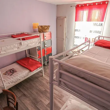 Hostel Young And Happy Latin Quarter By Hiphophostels *