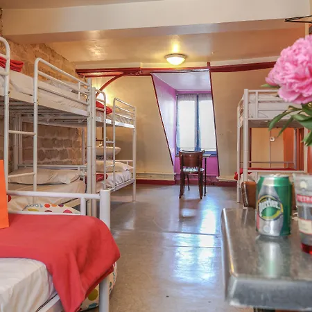 Young And Happy Latin Quarter By Hiphophostels * Paris