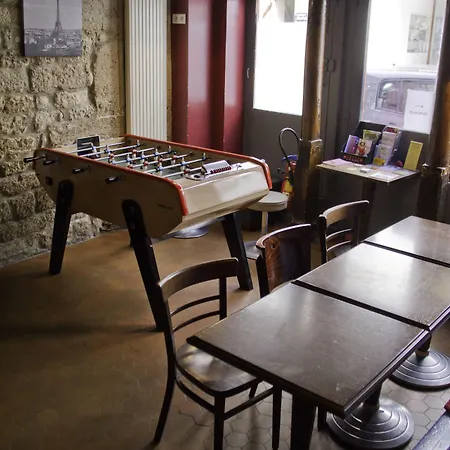 Young And Happy Latin Quarter By Hiphophostels Vandrarhem Paris