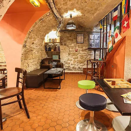 Young And Happy Latin Quarter By Hiphophostels * Párizs