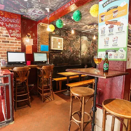 Young And Happy Latin Quarter By Hiphophostels