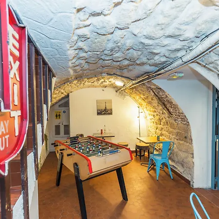 Young And Happy Latin Quarter By Hiphophostels