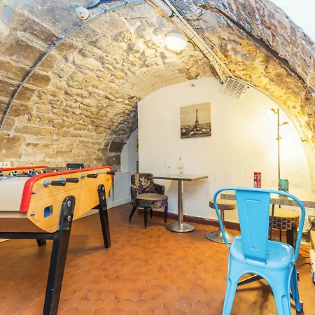 Hostel Young And Happy Latin Quarter By Hiphophostels