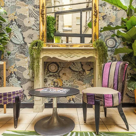 Young And Happy Latin Quarter By Hiphophostels Paris