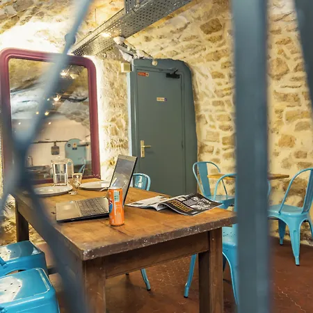 Young And Happy Latin Quarter By Hiphophostels Auberge de jeunesse *