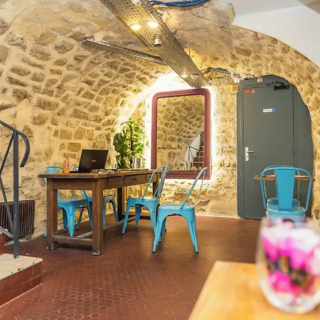 Young And Happy Latin Quarter By Hiphophostels * Paris