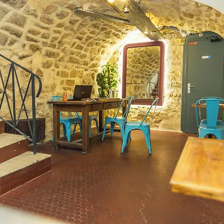 Young And Happy Latin Quarter By Hiphophostels Auberge de jeunesse *