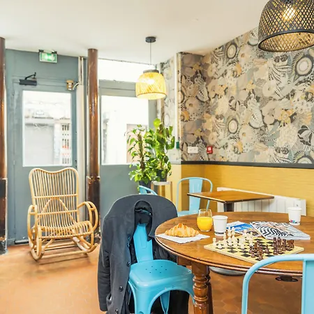 Young And Happy Latin Quarter By Hiphophostels