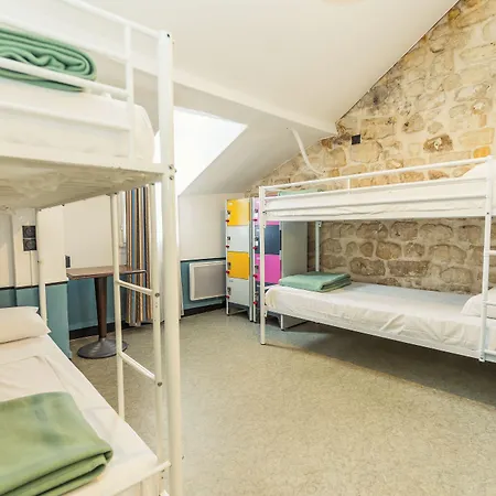 Young And Happy Latin Quarter By Hiphophostels *