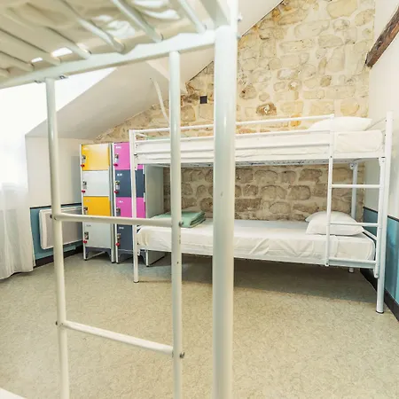 Hostel Young And Happy Latin Quarter By Hiphophostels