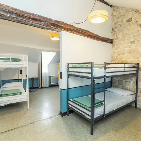 영 앤 해피 라틴 쿼터 바이 힙합호스텔스 파리