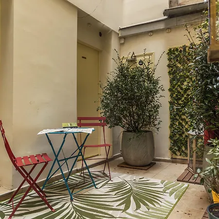 Hostel Young And Happy Latin Quarter By Hiphophostels