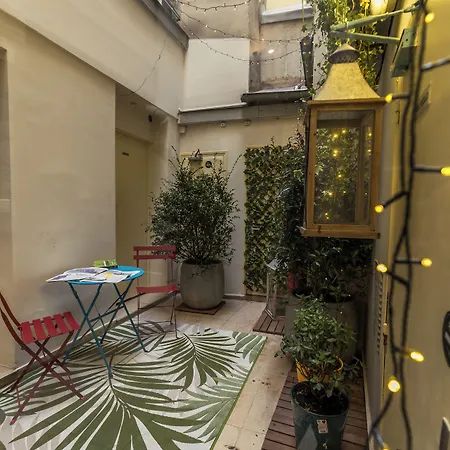 Young And Happy Latin Quarter By Hiphophostels * Parijs