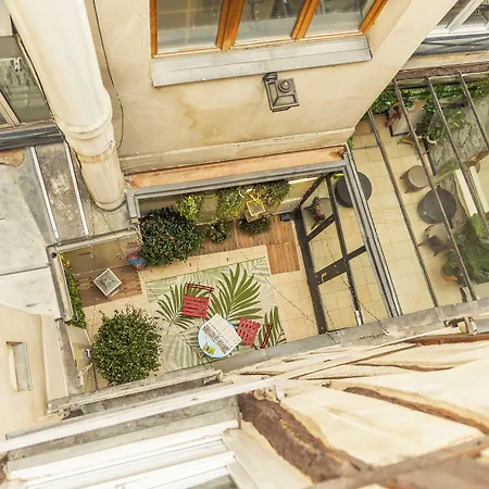 Young And Happy Latin Quarter By Hiphophostels *