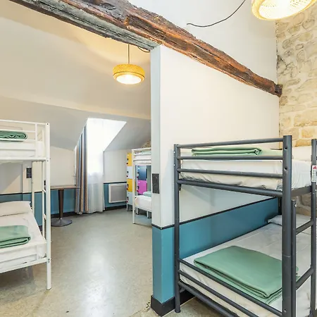 Hostel Young And Happy Latin Quarter By Hiphophostels