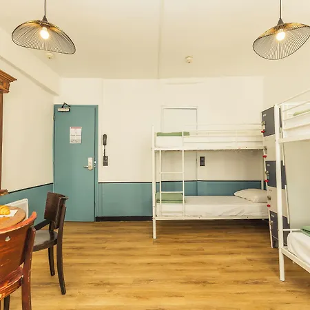 Young And Happy Latin Quarter By Hiphophostels Hostel *