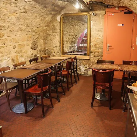 Young And Happy Latin Quarter By Hiphophostels Hostel *