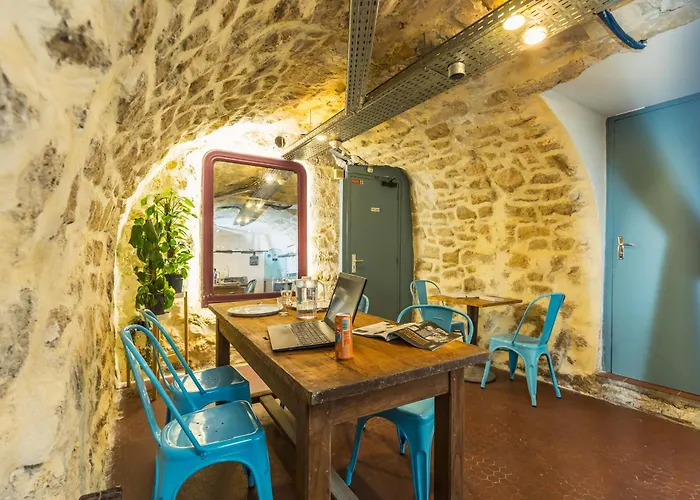 Young And Happy Latin Quarter By Hiphophostels Ostello Parigi