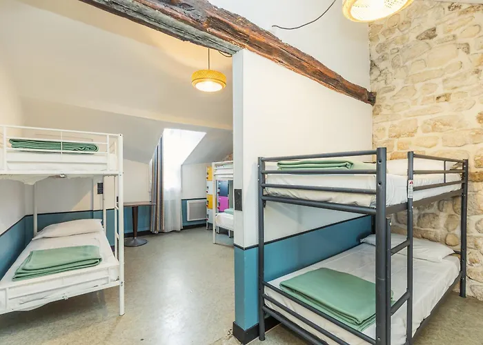 Young And Happy Latin Quarter By Hiphophostels Ostello