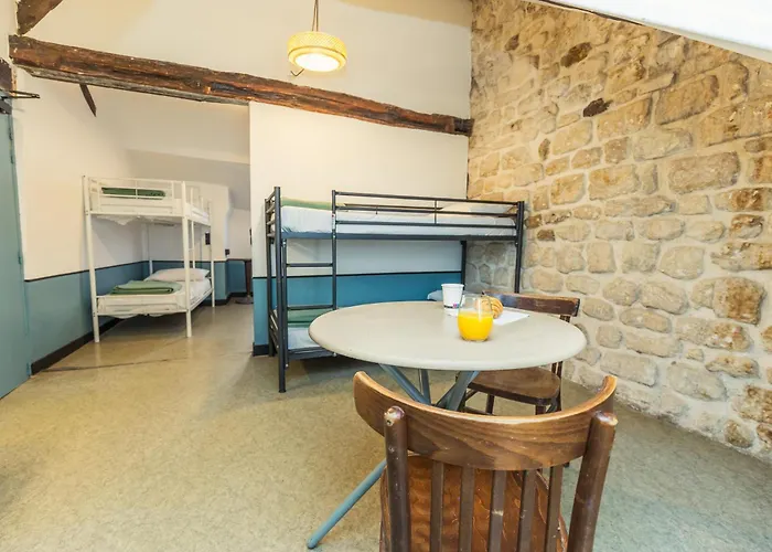 Ostello Young And Happy Latin Quarter By Hiphophostels *