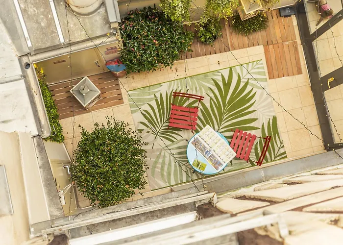 Young And Happy Latin Quarter By Hiphophostels Ostello *