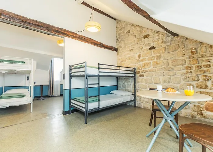 Young And Happy Latin Quarter By Hiphophostels Parigi