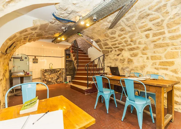 Young And Happy Latin Quarter By Hiphophostels Parigi