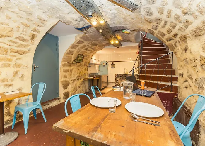 Ostello Young And Happy Latin Quarter By Hiphophostels *