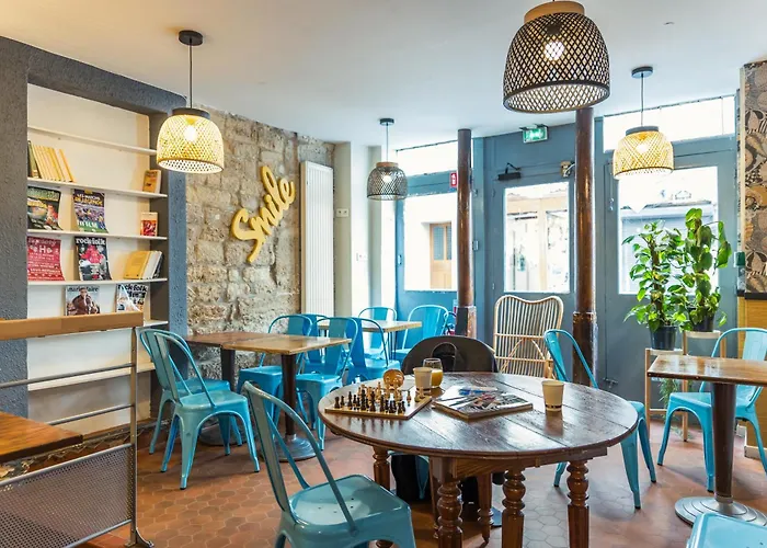 Young And Happy Latin Quarter By Hiphophostels Ostello