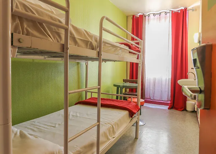 Young And Happy Latin Quarter By Hiphophostels