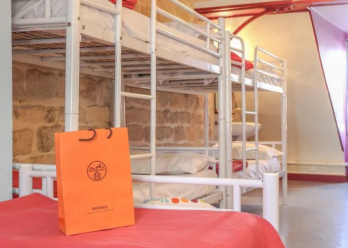 Young And Happy Latin Quarter By Hiphophostels Ostello