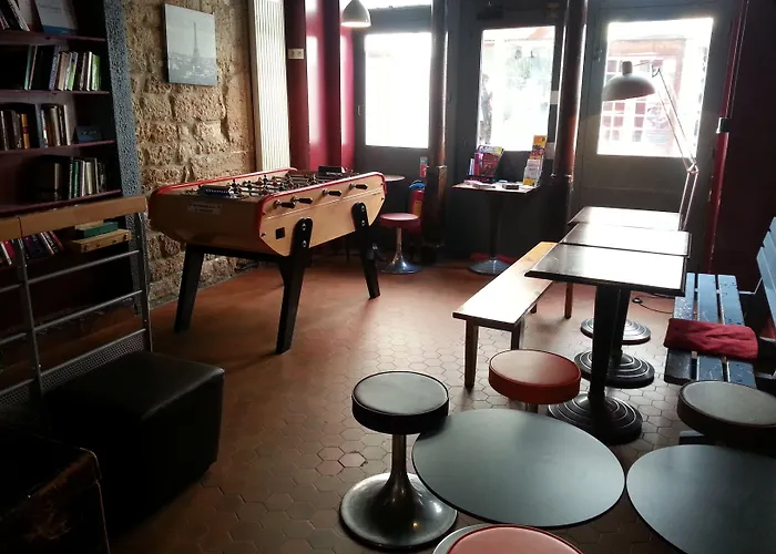 Young And Happy Latin Quarter By Hiphophostels Ostello *