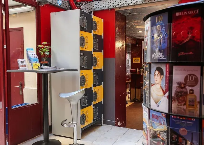 Young And Happy Latin Quarter By Hiphophostels Ostello