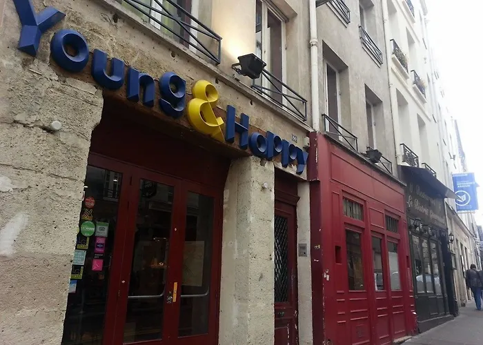 Young And Happy Latin Quarter By Hiphophostels