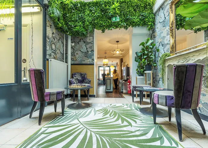 Young And Happy Latin Quarter By Hiphophostels Ostello