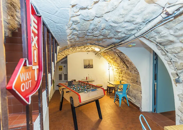 Young And Happy Latin Quarter By Hiphophostels