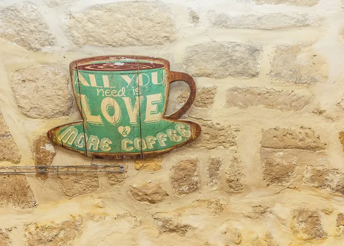 Young And Happy Latin Quarter By Hiphophostels *