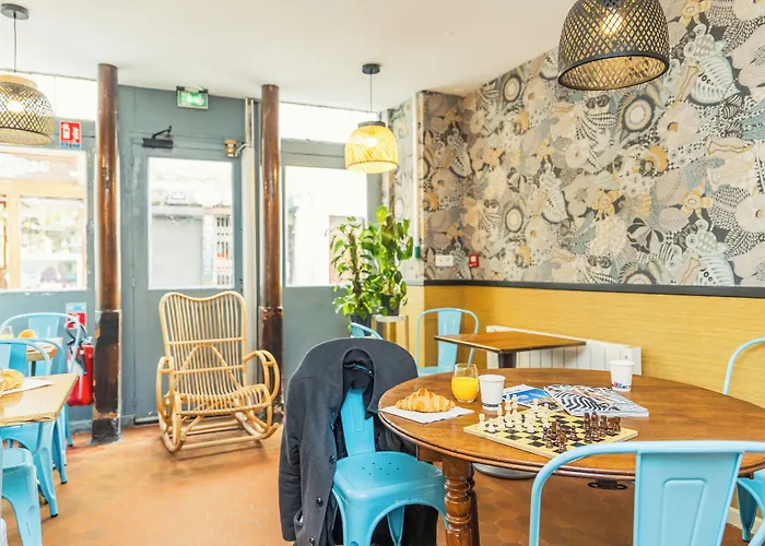 Young And Happy Latin Quarter By Hiphophostels