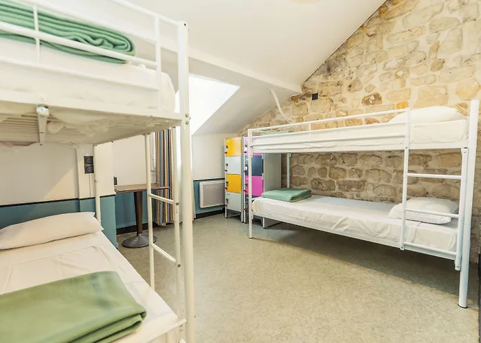 Young And Happy Latin Quarter By Hiphophostels *