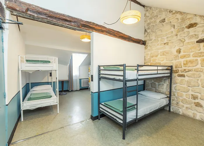 Young And Happy Latin Quarter By Hiphophostels Parigi