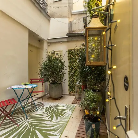 영 앤 해피 라틴 쿼터 바이 힙합호스텔스