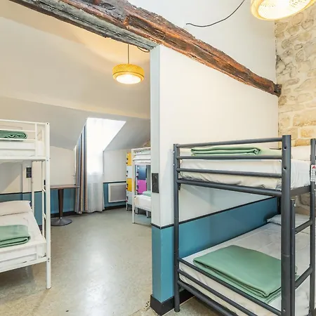 영 앤 해피 라틴 쿼터 바이 힙합호스텔스 호스텔