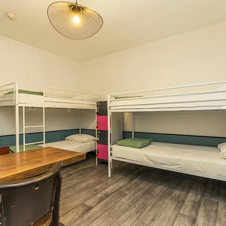 호스텔 영 앤 해피 라틴 쿼터 바이 힙합호스텔스