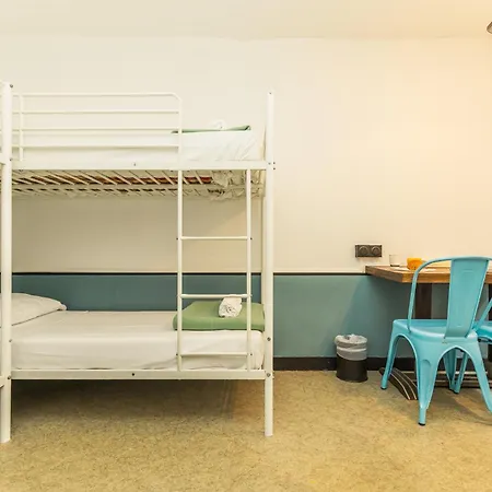 영 앤 해피 라틴 쿼터 바이 힙합호스텔스 * 파리